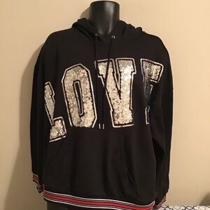 🦋Ashley Sport, great condition, for pre-owned, has lint balls, otherwise great